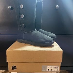 UGG Kids Size 6 Black K Bailey Button Triplet